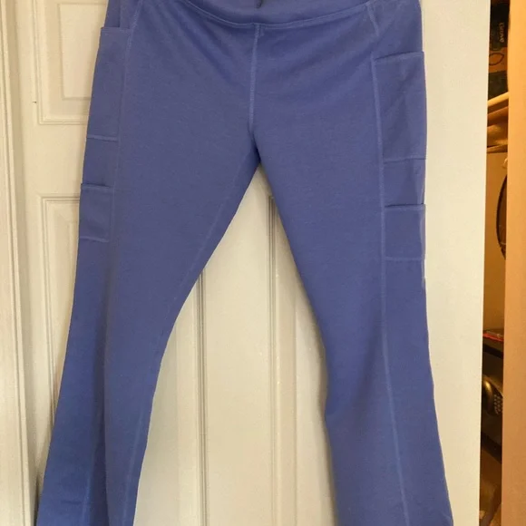 Jaanuu light blue scrub set   Top size L and bottom size M. - Picture 3 of 4